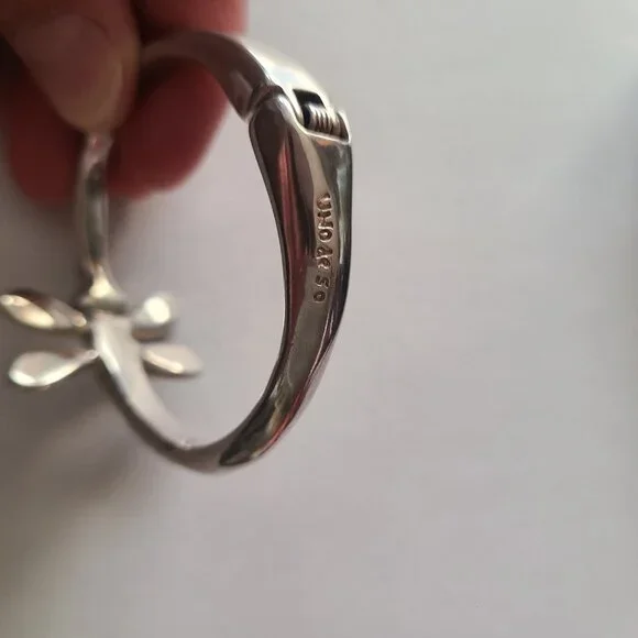 Uno de 50 Sterling Silver Plated Hinged Bangle Bracelet - Picture 5 of 5
